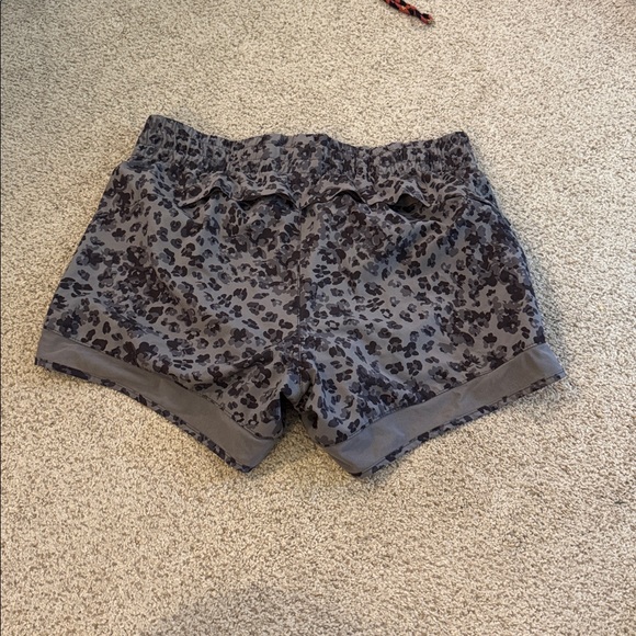 Athleta Women's Leopard Print Gray Mesh Racer Run Athletic Shorts Size small‎ - Picture 5 of 5